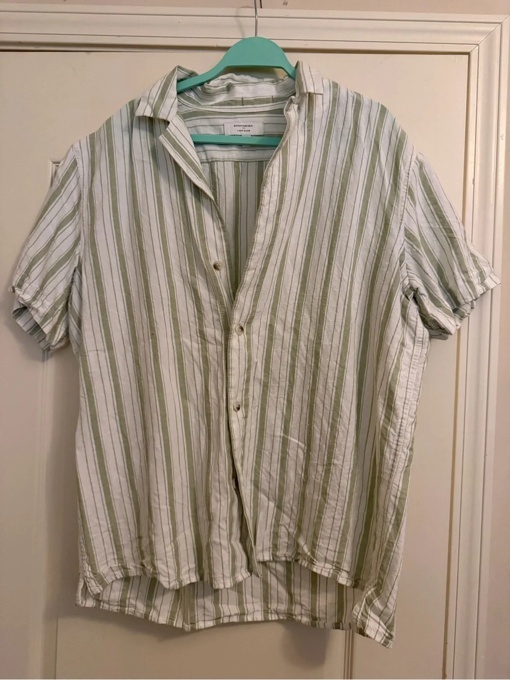 Men's Short-Sleeve Button-Up Shirt in White and Light Green Stripe